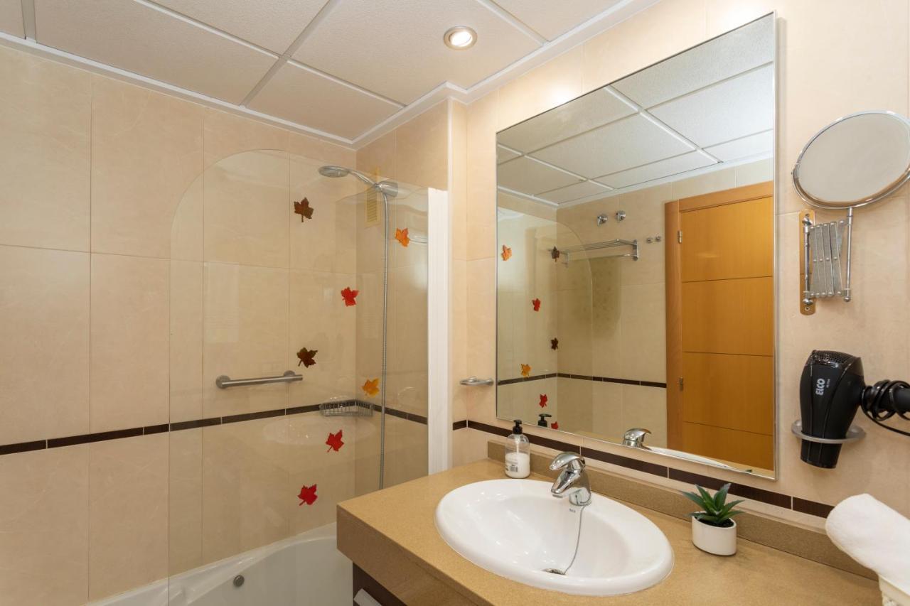Appartement Caleta, Atico, 3 Frente Al Mar, By Bookindenia