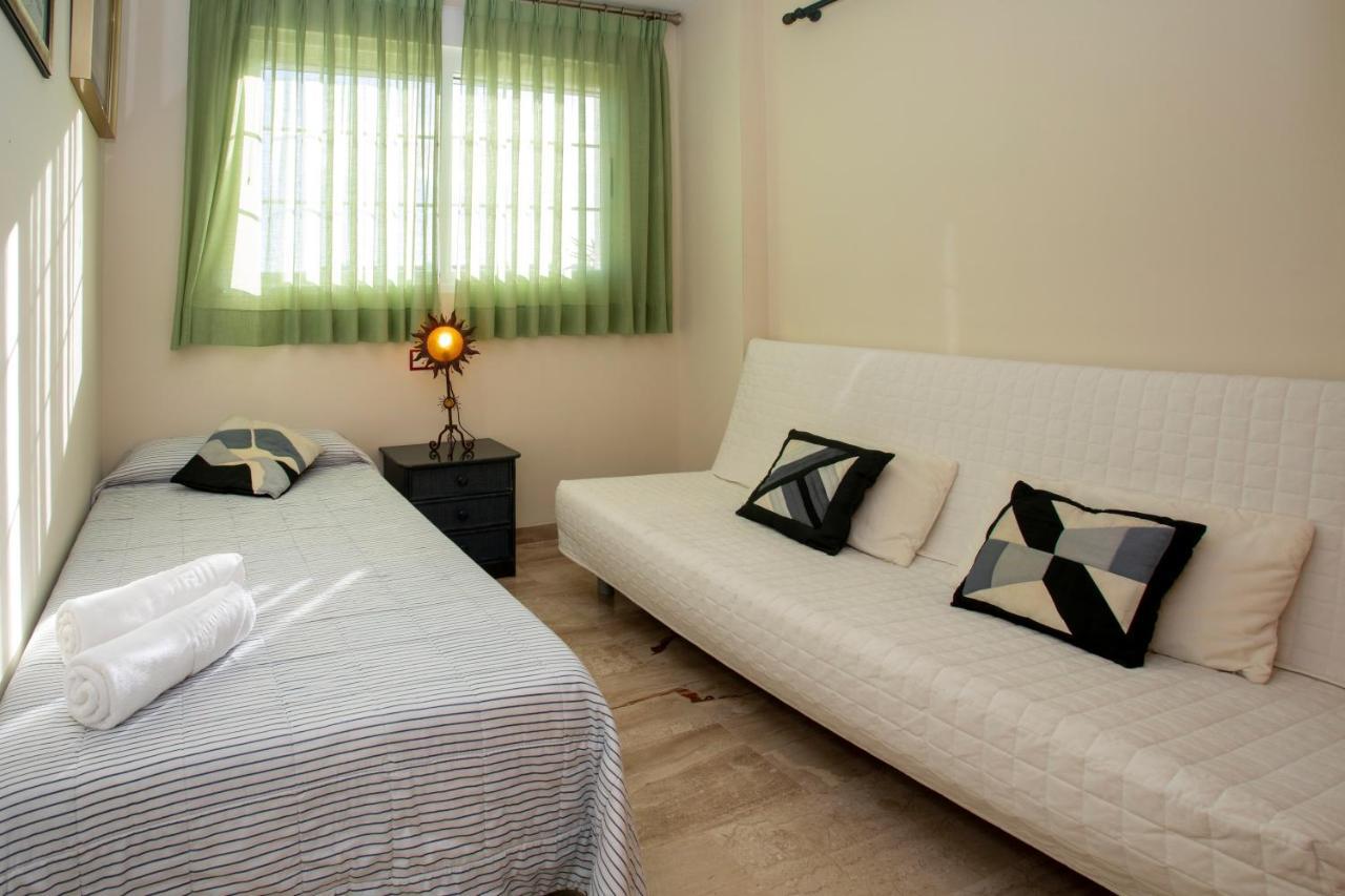Appartement Caleta, Atico, 3 Frente Al Mar, By Bookindenia *